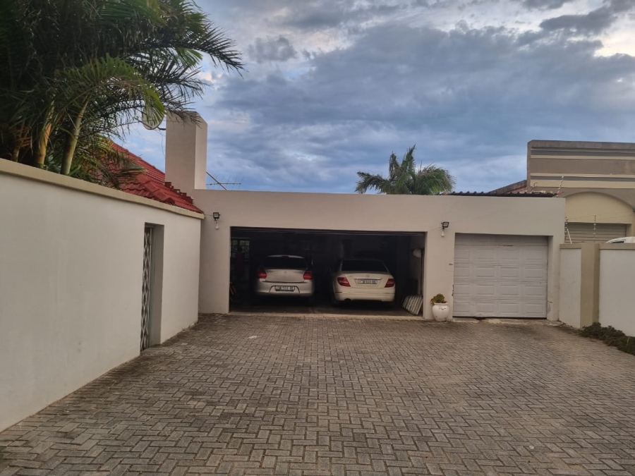 To Let 4 Bedroom Property for Rent in Beacon Bay Eastern Cape